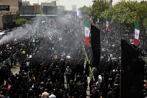 تشییع شهدای خدمت در تهران 