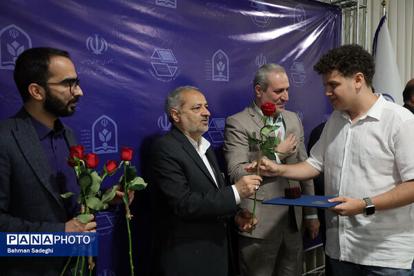 نشست صمیمی وزیر آموزش و پرورش با مدال آوران المپیادهای جهانی