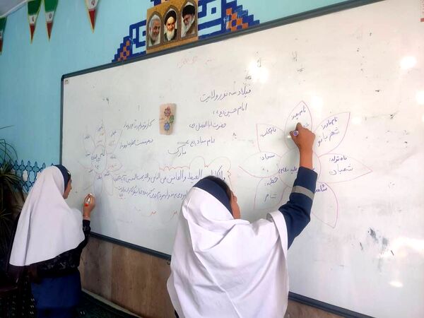 اعیادشعبانیه با حضور پر رنگ دانش‌آموزان مدرسه شهید معظم