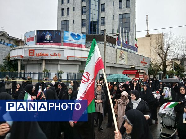 باران عشق وارادت به انقلاب همراه با باران‌ها ی نقره‌ای رشت