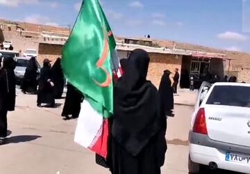 هم‌نوایی پرچم ملی و نمادهای عاشورایی در عزاداری سیدالشهدا(ع)