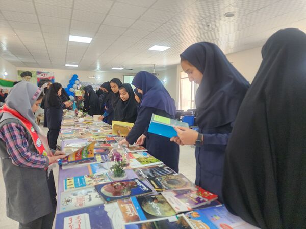افتتاح نمایشگاه کتاب در کانون‌های فرهنگی‌تربیتی نوخندان
