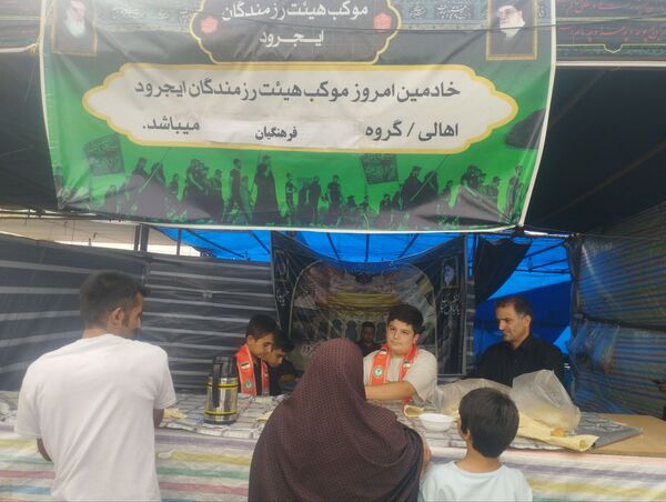 خدمت‌رسانی فرهنگیان و دانش‌آموزان پیشتاز زنجانی در موکب هیات رزمندگان ایجرود