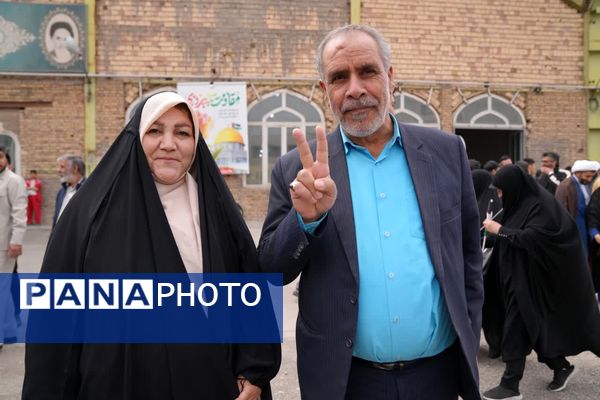 حضور پرشور مردم همیشه در صحنه محمدشهر در راهپیمایی روز قدس 