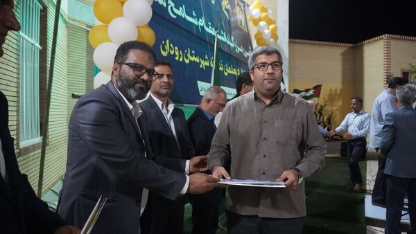 پاسداشت فرهنگیان و تقدیر از برترین‌های رودانی