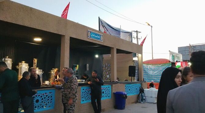 موکب «شهدای سرزمین وحدت» در خدمت زائران مراسم تشییع رهبر شهید
