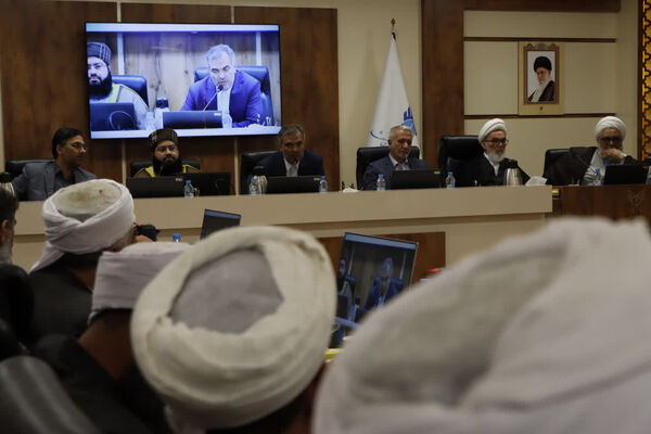 نشست وحدت علمای شیعه و اهل سنت در دانشگاه آزاد اسلامی مشهد 