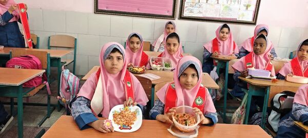 روز جهانی تخم‌مرغ در دبستان شهید هادی آریایی 
