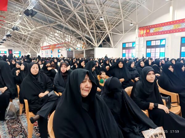 مراسم بزرگداشت شهدای حملات تروریستی رژیم صهیونسیتی در گلستان شهدای اصفهان 