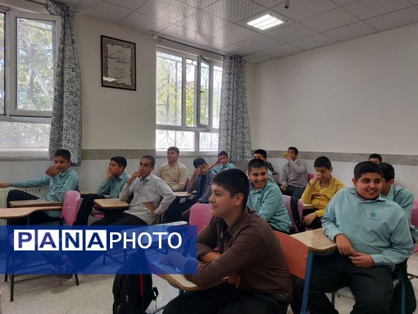 دوره آموزشی بهداشتی ویژه روز جهانی هاری در دبیرستان رئیس زاده خلیل آباد