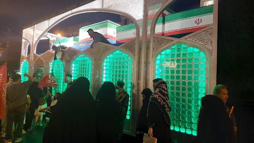 جایگاه پیکر رهبر شهید در تجمعات شبانه برجسته شد