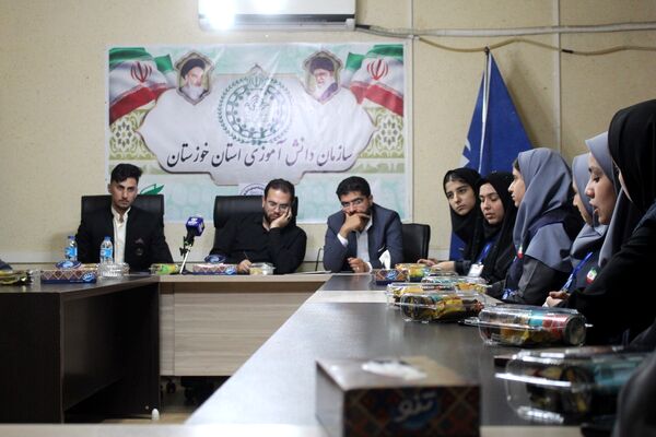 نشست قائم‌مقام سازمان دانش‌آموزی کشور با اعضای سازمان دانش‌آموزی خوزستان