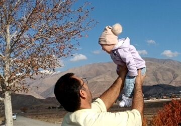 پدر قامت استوار عشق و ایستادگی است