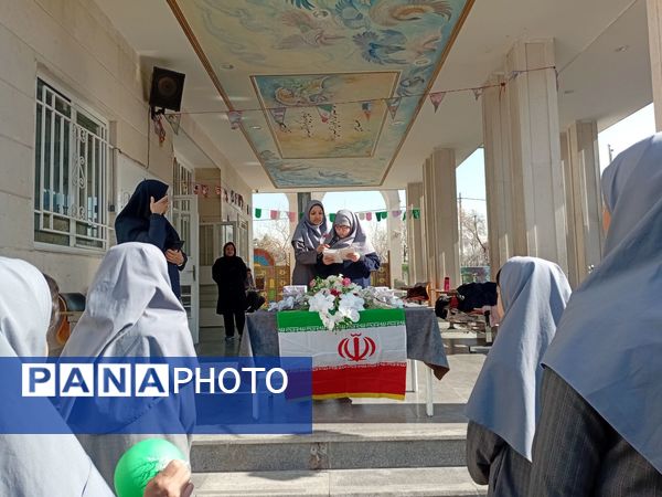 جشن دهه  فجر در دبستان مصلی نژاد حضرت زینب(س)