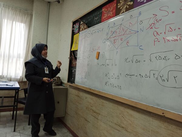 اجرای طرح مُدام در دبیرستان دخترانه ۱۳ آبان ؛ گامی برای ارتقاء یادگیری پایدار 