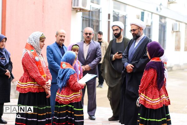 بزرگداشت هفته مقام معلم با تجلیل از ۳۰ معلم نمونه و ۶۰ فرهنگی بازنشسته در لنگرود