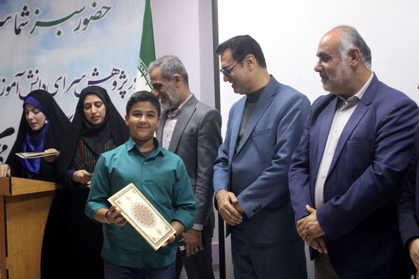  همایش تجلیل از دانش‌آموزان برگزیده مسابقات نانو فناوری، آزمایشگاه و ادبیات استان بوشهر
