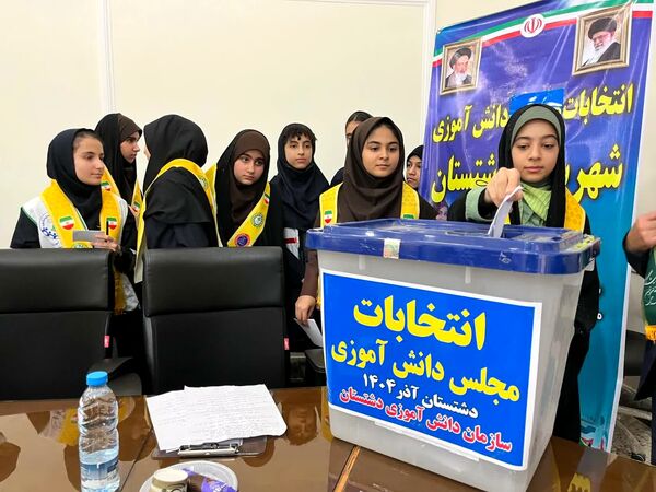 دانش‌آموزان دشتستان نمایندگان خود را به مجلس دانش‌آموزی فرستادند
