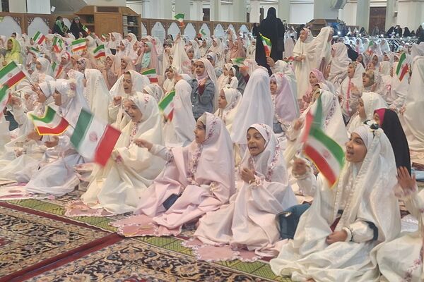 برگزاری جشن ۱۰۰۰ دانش‌آموز دختر روزه اولی در شیراز