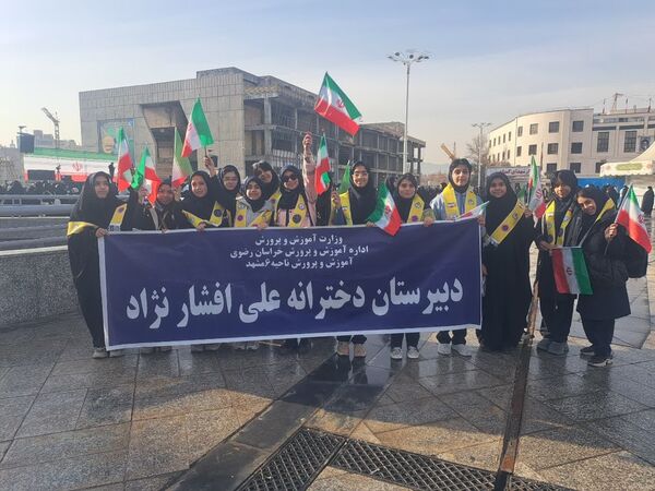 حضور دانش آموزان دبیرستان علی افشارنژاد در گردهمایی میدان شهدا و گلبانک انقلاب