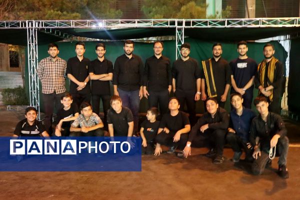 خادمی عاشقانه