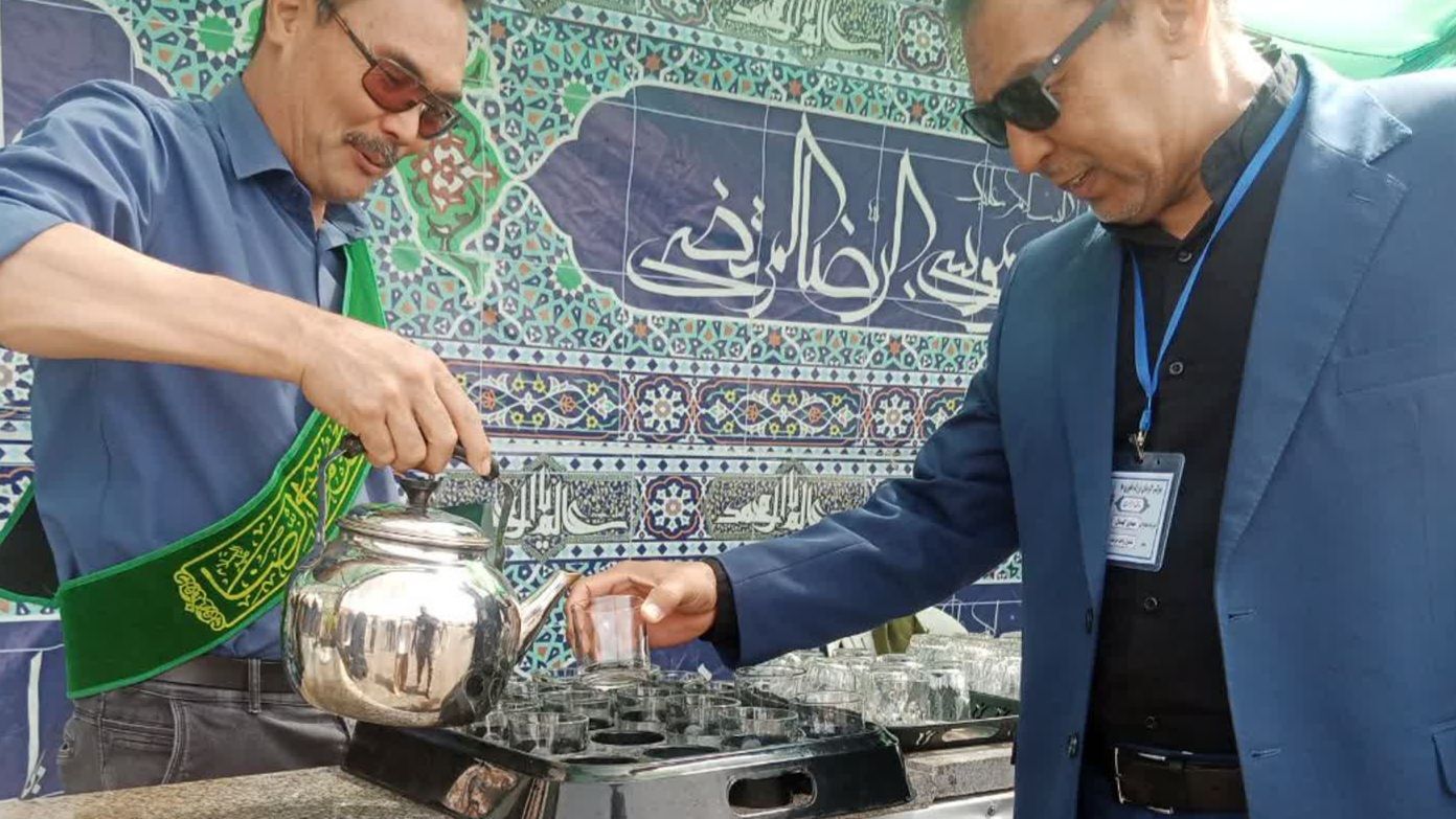 برپایی مواکب پذیرایی از زائران در مسیر فریمان به مشهد