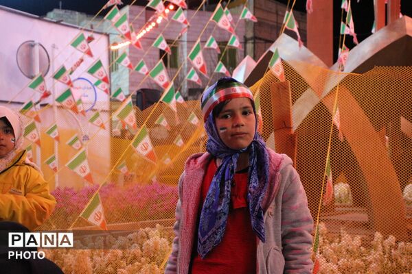 صحنه اتحاد اقشار مختلف برای ایران