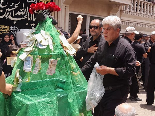 جلوه هایی از سوگواری سیدالشهدا در خیابان سوم خرداد قم