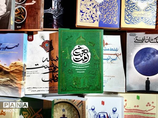 اشک‌های میناب در آغوش تهران؛ خانواده شهدا در میدان طهرانی‌مقدم