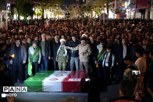 اجتماع باشکوهی فرهنگیان استان البرز در چهلم شهادت رهبر و دانش‌آموزان میناب