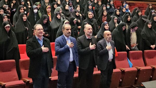 همایش زیست عفیفانه با موضوع عفت و حجاب در تالار ایوان‌ری
