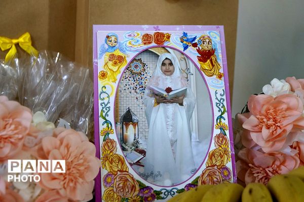 لبخند بندگی در دل‌های کوچک