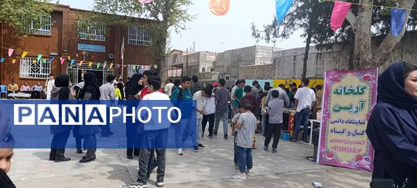 برپایی بازارچه کار و فناوری در دبیرستان شهید بهشتی آشخانه