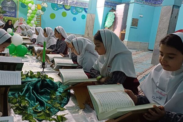 برگزاری محفل انس با قرآن کریم در دبستان ستایش شهریار