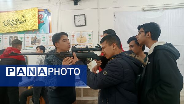 گذری بر روز اول و روز دوم نمایشگاه دهه فجر دبیرستان شاهد ابوذر غفاری