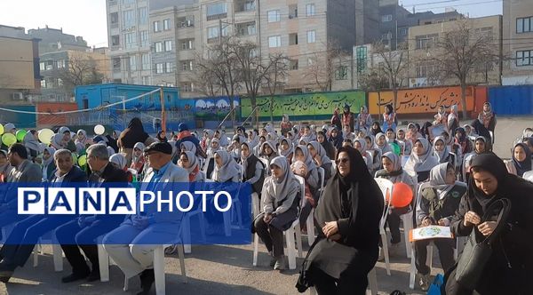 مراسم کاشت نهال و دهه فجر در دبستان شهید رجبی۲ ناحیه ۶
