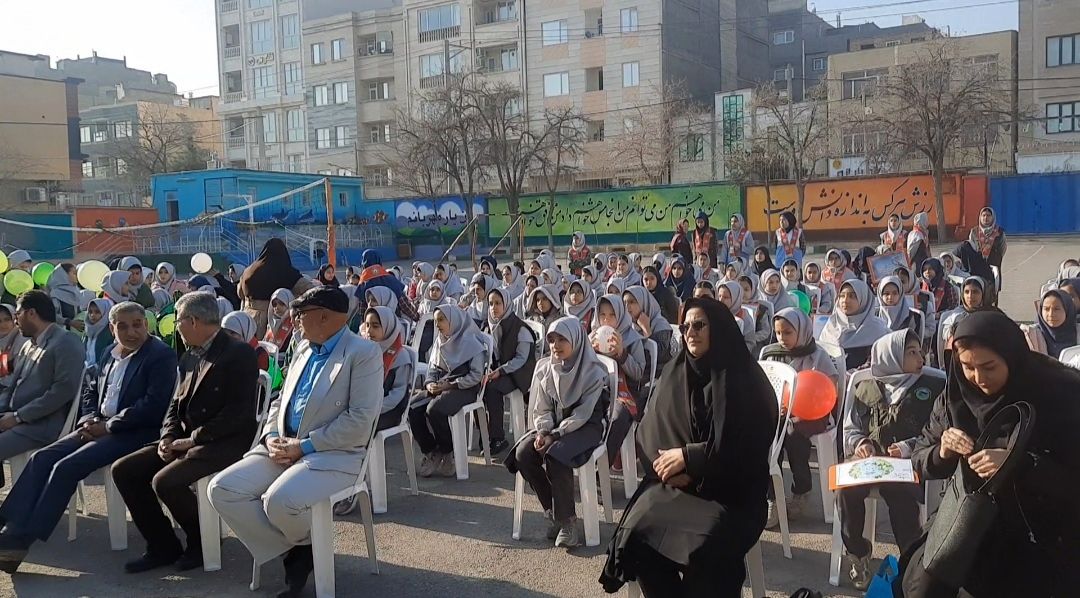 مراسم کاشت نهال و دهه فجر در دبستان شهید رجبی۲ ناحیه ۶