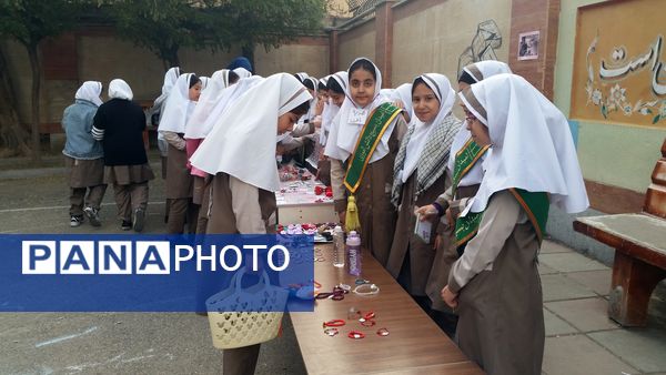 بازارچه دانش‌آموزی به‌مناسبت هفته بسیج دانش‌آموزی