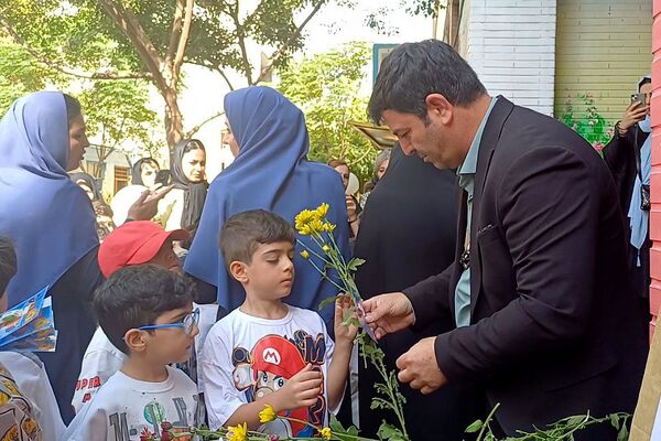گام نهادن دانش‌آموزان کودکستانی شهرستان ورامین در مسیر تعلیم و تربیت
