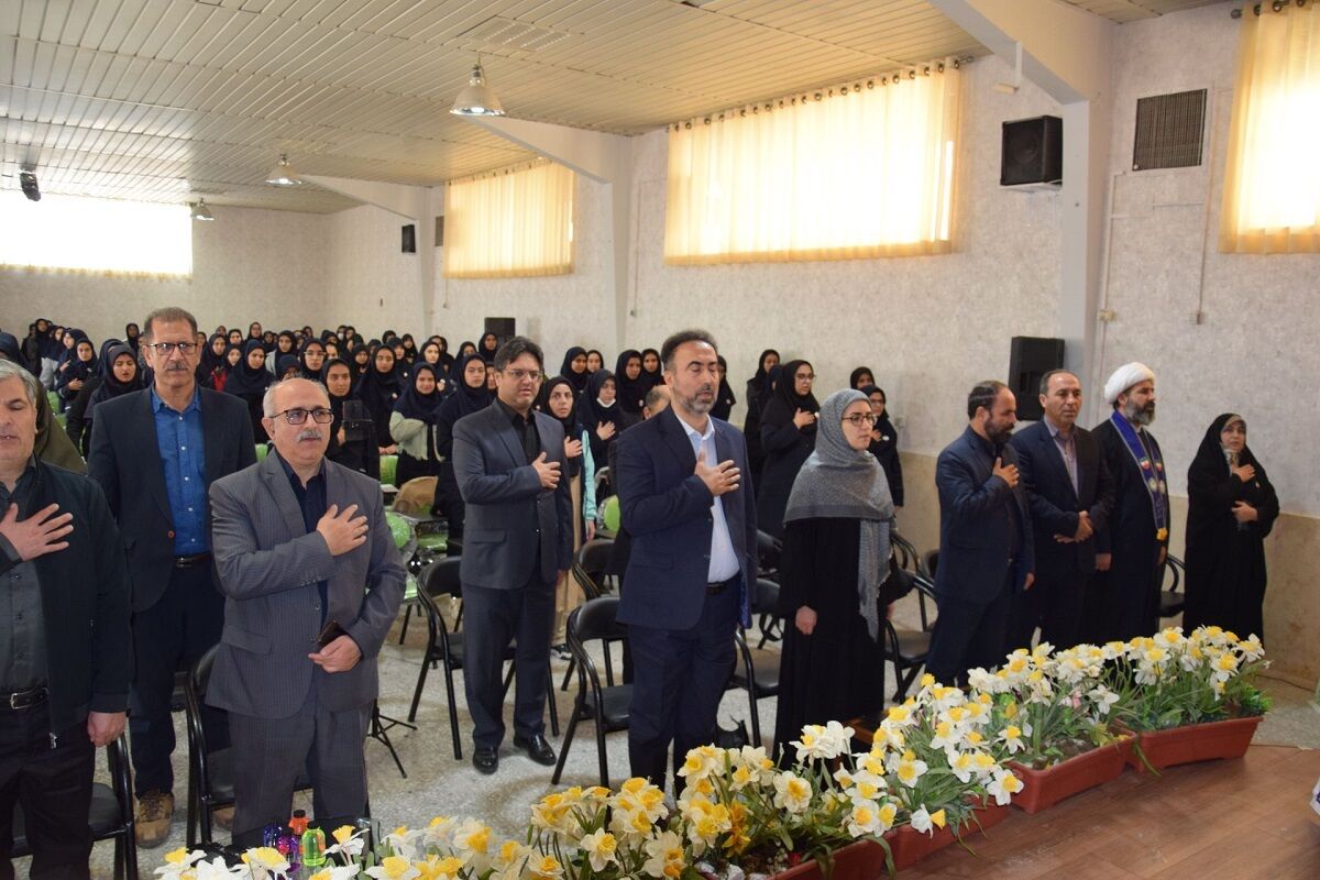 آیین متمرکز استانی انتخابات شورای دانش‌آموزی در دبیرستان شاهد شهید کلانتری ناحیه 1 کرج 