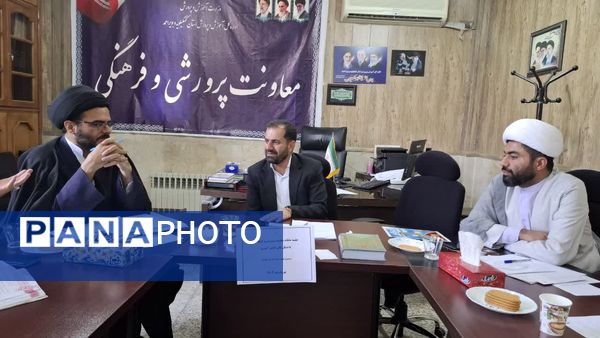 نشست معاون پرورشی آموزش‌ و پرورش کهگیلویه و بویراحمد با تشکل‌های دانش‌آموزی 