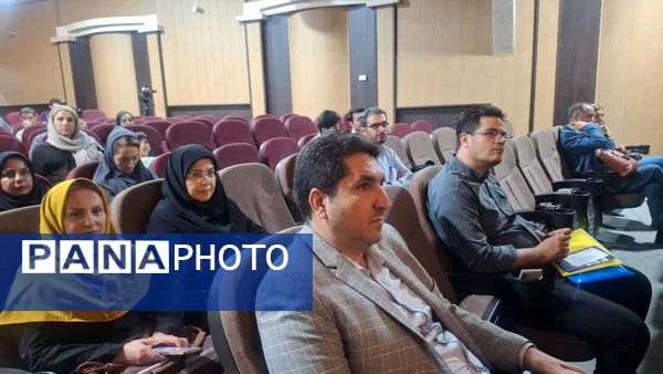 برگزاری همایش علمی خلیج فارس در دبیرستان ملاصدرای کرج 