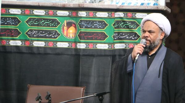 آیین غباروبی و عطرافشانی ضریح مطهر آستان مقدس امامزاده بی‌بی سکینه