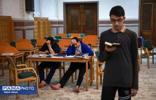 اعتکاف دانش‌آموزی در مسجد جامع شهرک غرب