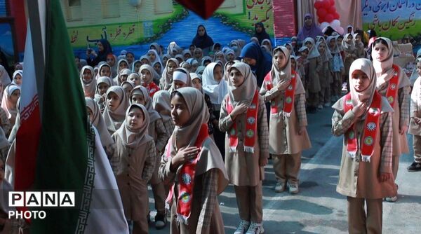 جشن عاطفه‌ها در دبستان دخترانه عفاف ناحیه یک مشهد