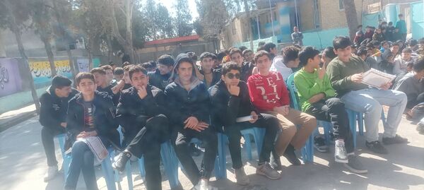 تقدیر از دانش‌آموزان برتر دبیرستان پژوهش آشخانه 
