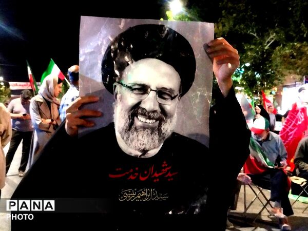 طنین نوای مذهبی در صدوهشتادونهمین شبِ گردهمایی در حسینیه امام خمینی نیشابور
