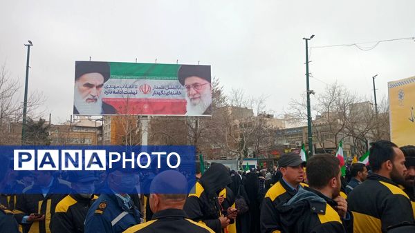 حضور پر شور مردم مشهد در راهپیمایی ۲۲ بهمن