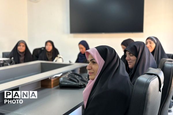 نشست صمیمی سرگروه‌ها به مناسبت هفته امور تربیتی