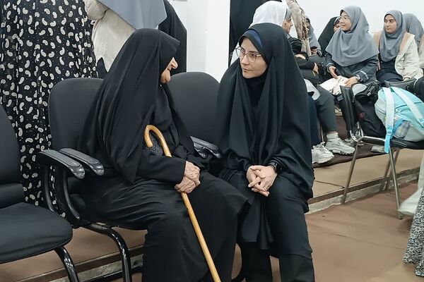 بزرگداشت «مادران چشم به راه»باحضور دانش‌آموزان دبیرستان دخترانه معرفت کهریزک
